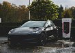 830 km bez nabíjení? Tesla to umí – jen ne v Evropě