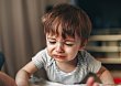 Stát selhává. Batole bydlelo se závislou matkou v drogové varně. Udat to musel drogově závislý otec dítěte