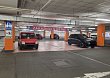Černé auto, růžové místo. Arogance na parkovištích, která už asi málokoho překvapí