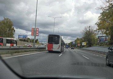Na tachometru přes 80 km/h aneb autobusy na Jižní spojce do levého pruhu smí, rychlost však platí pro všechny