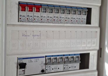 „Kdybych se po nocích neučil, byl by ze mě milionář“, říká lékař s platem prodavačky v supermarketu