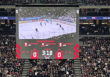 Sparta měla formuli, světelnou show, blikající náramky a deset tisíc diváků. Kladno přijelo jenom s hokejem a Spartu zostudilo