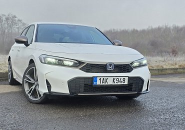 Test Honda Civic e:HEV – když elektromobil, tak s benzínovým dvoulitrem