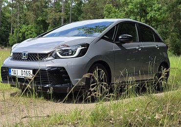 Zapomeňte na elektromobily, hybridní Honda Jazz ujede na nádrž tisíc kilometrů a je extrémně praktická