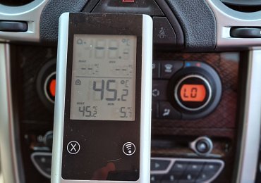 Máte auto bez klimatizace? I v současných vedrech ho lze provizorně vychladit