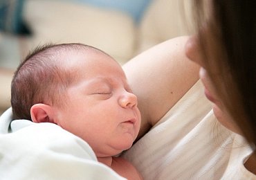 Mámou v pozdějším věku? Čtyřicítky se chovají zodpovědně a mládnou