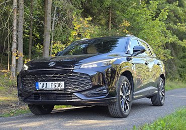 Ještě nedávno jsme se jim smáli. Smích ale mizí a čínské vozy míří ve velkém do českých garáží