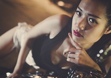 Chci se rozvést, ale neutáhnu to finančně. Tak manželce její nevěry trpím