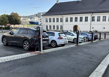 Norsko je v současné době ráj elektromobilů. Začalo se na to připravovat už od roku 1990. U nás se spí dodnes