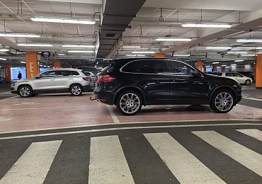 Luxus na čtyřech kolech, sobectví na dvou místech aneb drahé auto slušnost nedělá