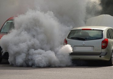 Přibližně polovinu ojetých vozů kupují lidé mimo autobazary. Za prověrku ojetiny šetří, přitom základní informace jsou zdarma