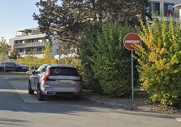 Projev hulvátství a naprosté ignorace: Řidič Volva si s předpisy hlavu neláme, riziko postihu je minimální