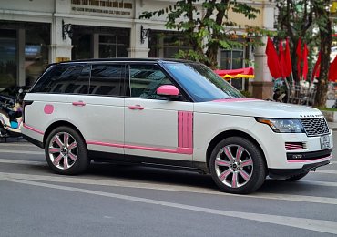 Komentář: Když ji miluješ a máš na to, uděláš jí z Rovera za 10 miliónů „Barbie auto“
