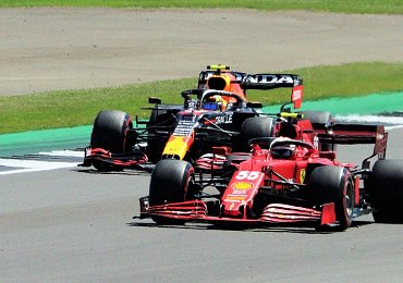 Přestup Lewise Hamiltona obohatil Ferrari o 6 miliard dolarů