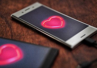 „Můžeš mi půjčit telefon?“ zeptala se přítelkyně. O minutu později jsem byl "mrtvý muž"