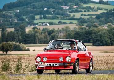 Co auto, to skvost. Tohle byly v Československu zlaté časy éry automobilismu