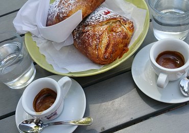 „Vymysleli nesmysl. Espresso s mlékem tak možná kvůli vládě přestanu prodávat“, říká kavárník z Prahy