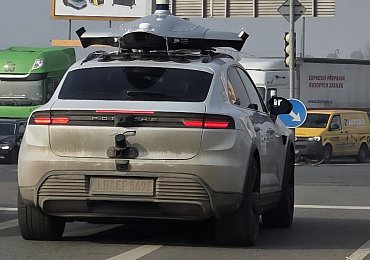 Tajemné testovací Porsche odhalila poznávací značka