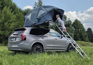 Volvo XC90 B5 se střešním stanem Thule: Dokonalý parťák pro rodinné expedice