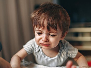 Stát selhává. Batole bydlelo se závislou matkou v drogové varně. Udat to musel drogově závislý otec dítěte