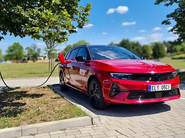 Dojezd elektromobilů jako falešné téma? U spalovacích aut nikoho netrápí, u elektromobilů se stal nesmyslnou mantrou