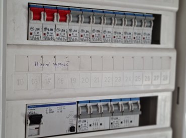 Téměř 90 % kontrolovaných zprostředkovatelů energií zneužilo důvěry spotřebitelů