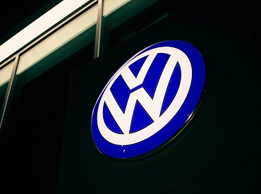 Volkswagen v Číně padá na kolena. Poprvé zavírá továrnu – spalovací motory končí