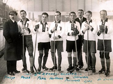 Čeští hokejisté prohráli na olympiádě v roce 1920 s USA 0:16. I tak přivezli bronz. Stačil jediný gól