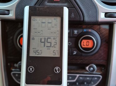 Máte auto bez klimatizace? I v současných vedrech ho lze provizorně vychladit
