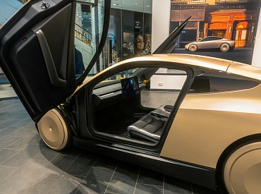 Robotaxi od Tesly? Zatím jen papírový sen, který brzdí úřady