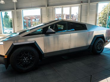 Tesla zoufale hledá kupce pro Cybertruck – nabízí největší slevu v historii