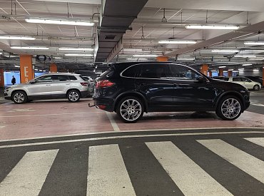 Luxus na čtyřech kolech, sobectví na dvou místech aneb drahé auto slušnost nedělá