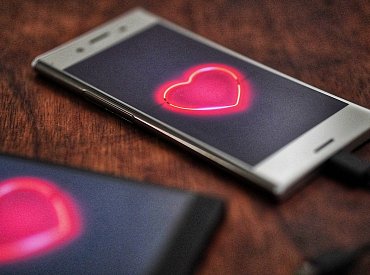 „Můžeš mi půjčit telefon?“ zeptala se přítelkyně. O minutu později jsem byl "mrtvý muž"