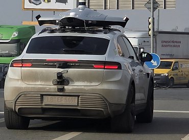 Tajemné testovací Porsche odhalila poznávací značka