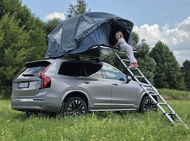 Volvo XC90 B5 se střešním stanem Thule: Dokonalý parťák pro rodinné expedice